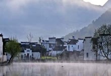 There are still people living in this village where lightning and thunder occur 260 days a year.