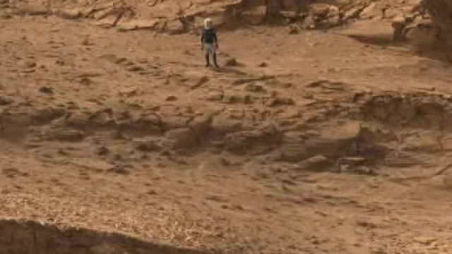 Curiosity Rover Uncovers Honeycomb Patterns on Mars: A New Insight